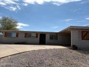 Building Photo - 3110 S Portia Ave