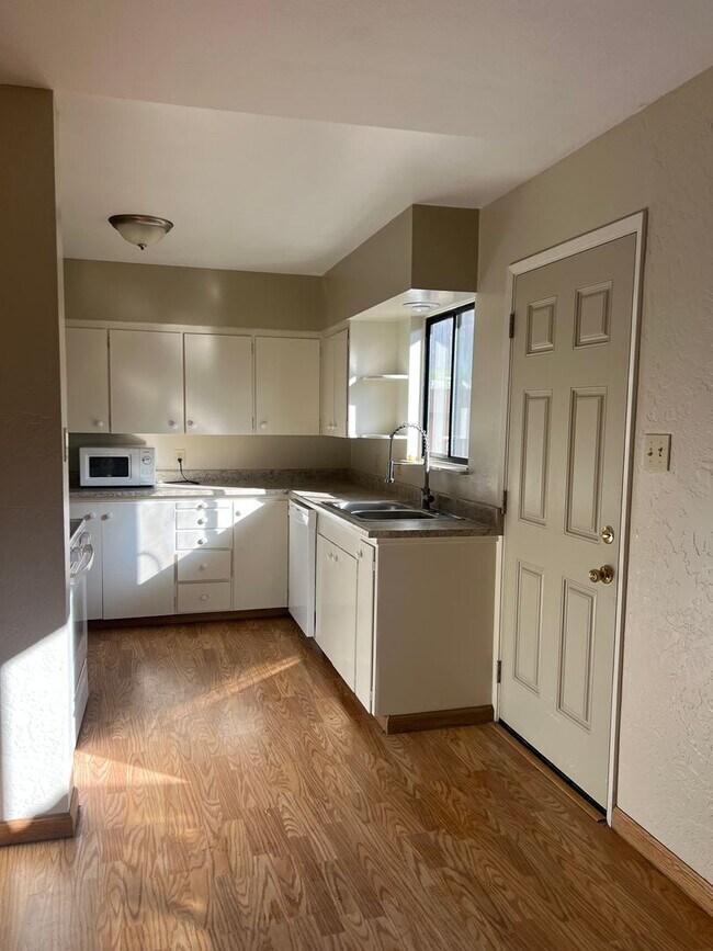 Foto del edificio - Blue Lake House Tier 2