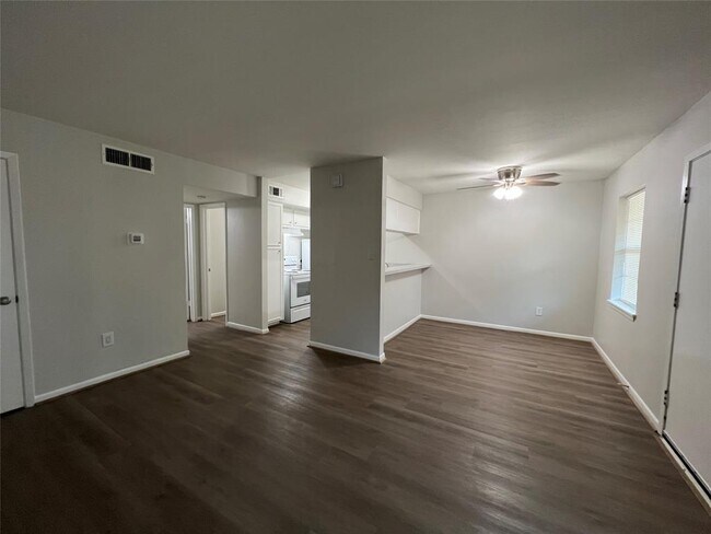 Foto del edificio - 321 E Cedar St