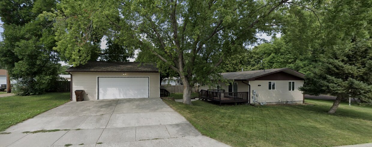 Primary Photo - 3 bedroom 2 bath with garage