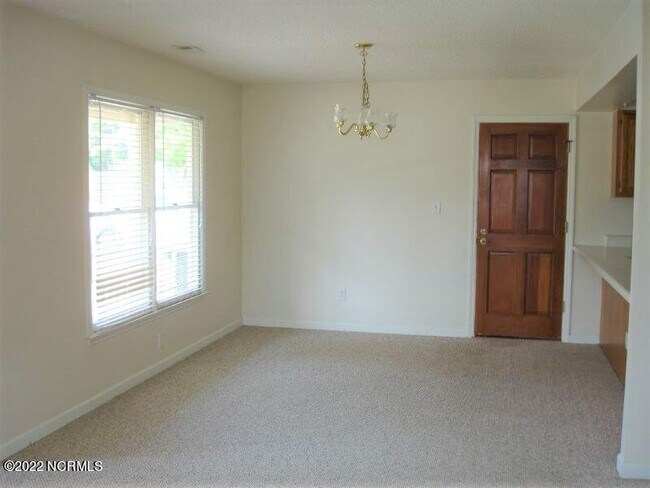 Building Photo - 409 Emerald Cir