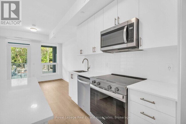 Building Photo - 3240-3240 William Coltson Ave