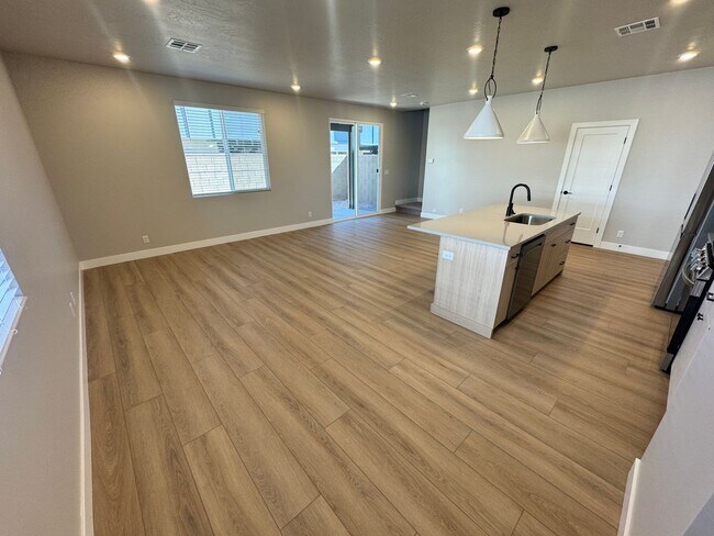 Foto del edificio - Coral Canyon 4-Bedroom End-Unit Townhome! Brand New!!