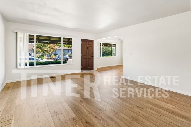 Foto del edificio - 7400 Mooncrest Way