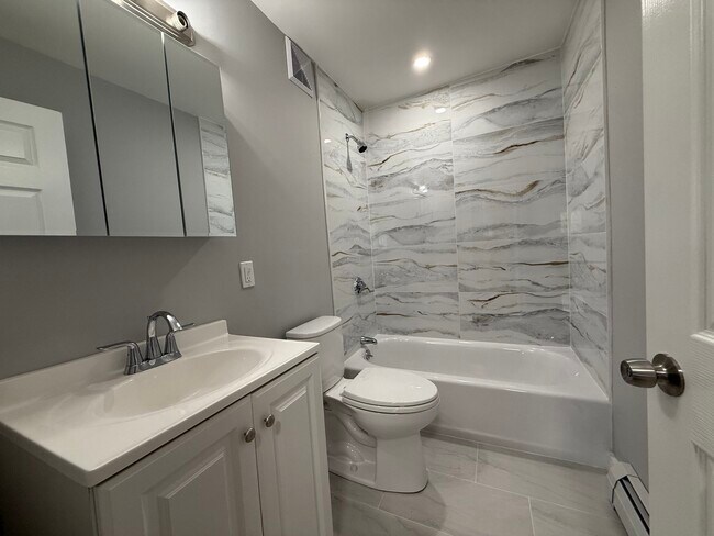Foto del edificio - 4 Oakcrest Rd