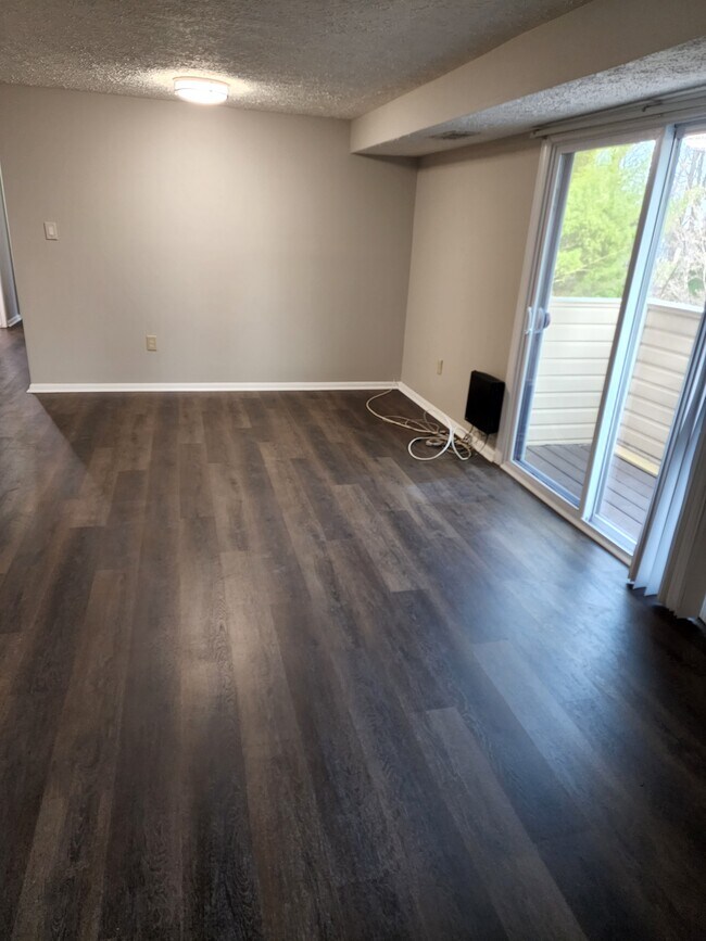 Building Photo - 12411 Hickory Tree Way