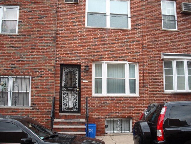 Building Photo - 2600 S Alder St