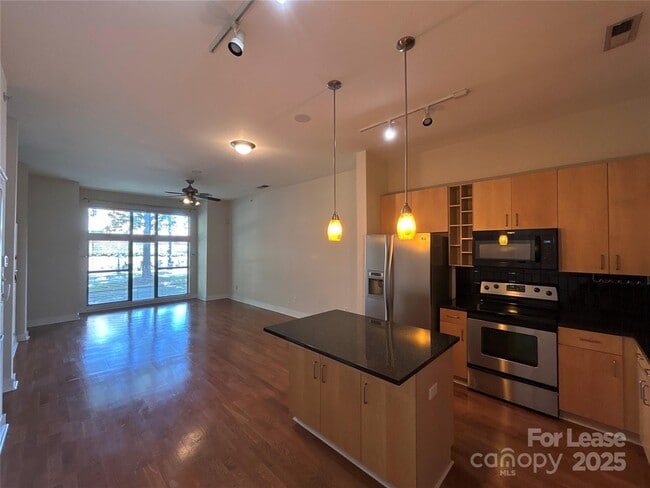 Foto del edificio - 714 N Davidson St