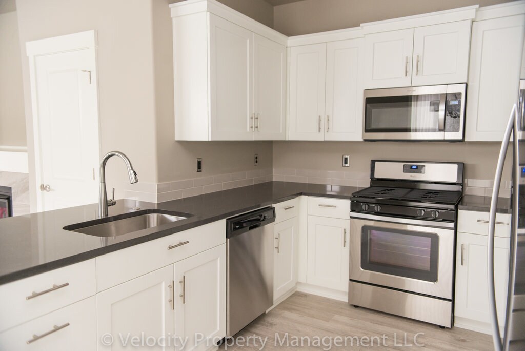 Foto principal - Half off First Months Rent!!Beautiful Home...