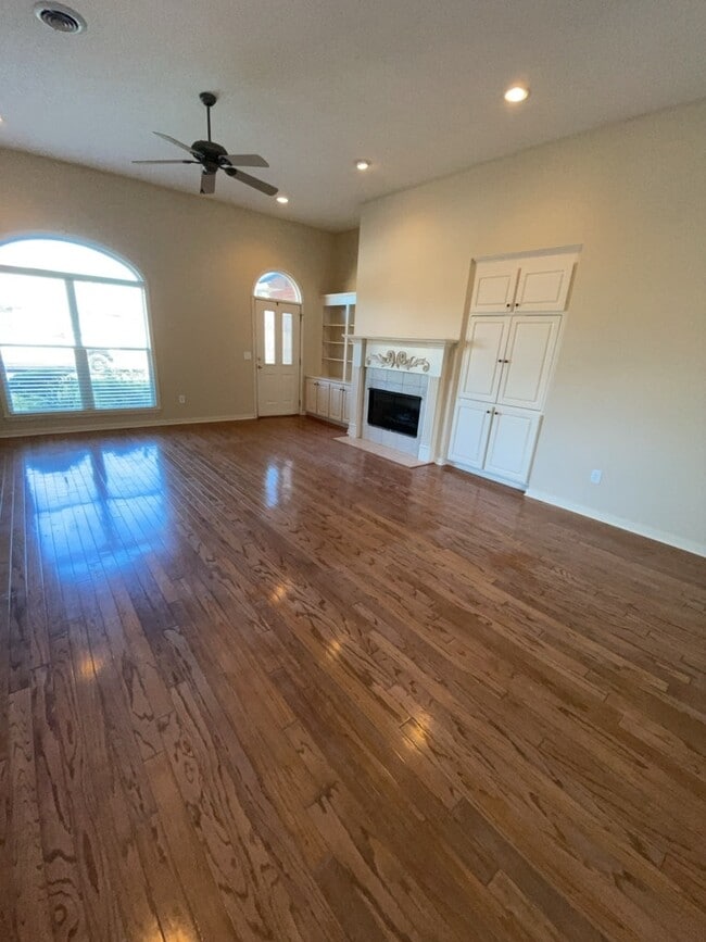Building Photo - 107 Oakleigh Dr