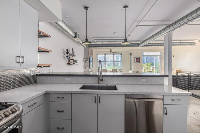 Building Photo - 1326 N Central Ave