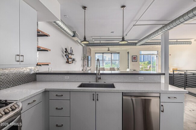 Foto del edificio - 1326 N Central Ave