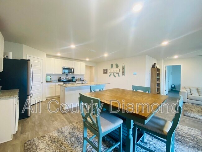 Building Photo - 127 Tiller Dr