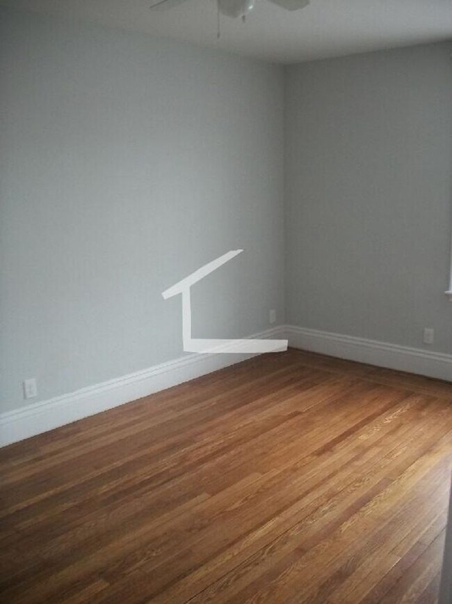 Building Photo - Central Location Coolidge Corner, In-Unit ...