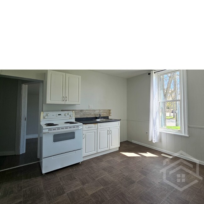 Photo du bâtiment - One Bedroom Apartment Living!