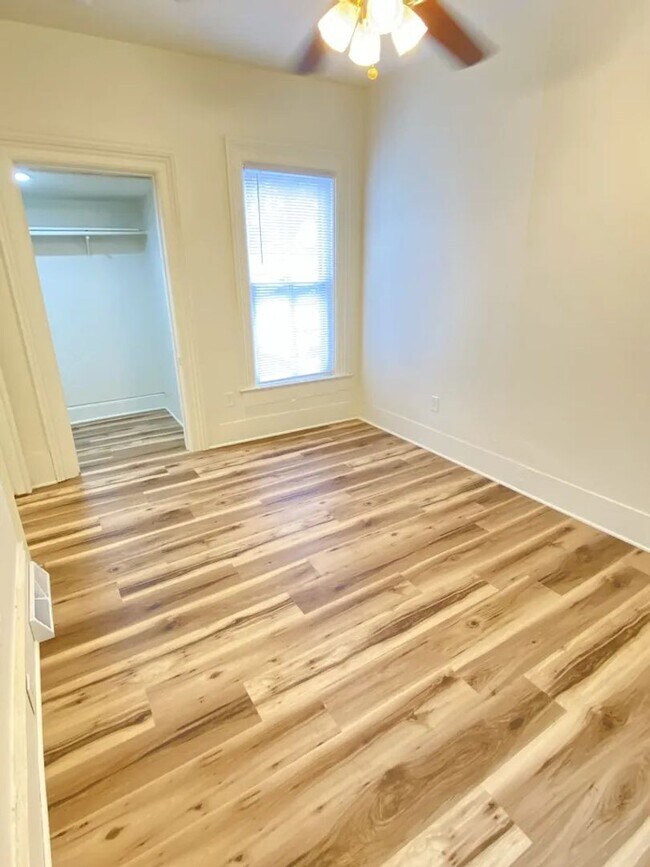 Foto del edificio - 304 W Irving Ave