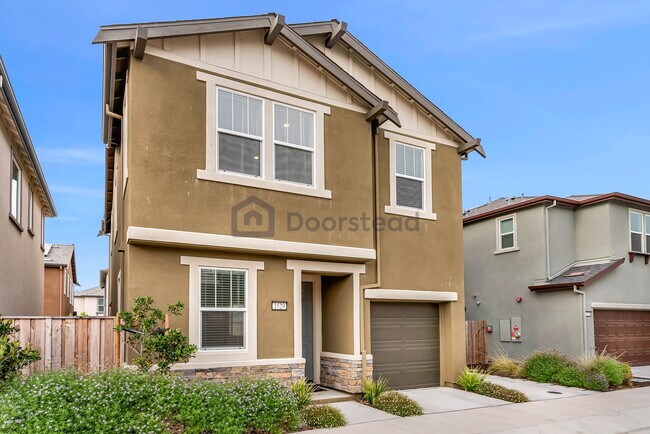 Building Photo - 1529 Landing St