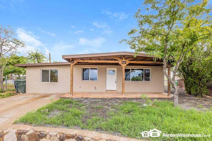 Foto principal - You're Going to Love this Charming Updated...