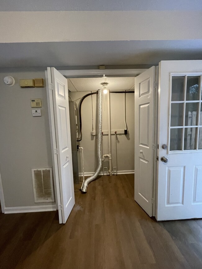 Building Photo - 158 Cedar Crest Dr