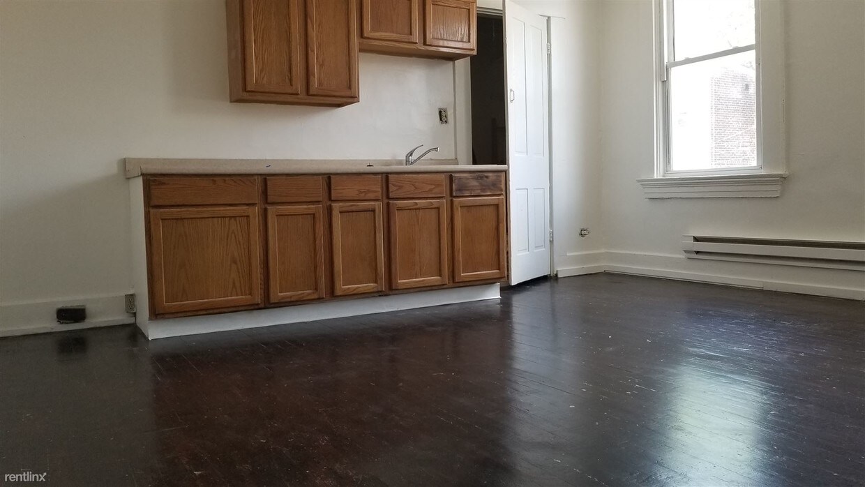 Primary Photo - 401 E 16th St