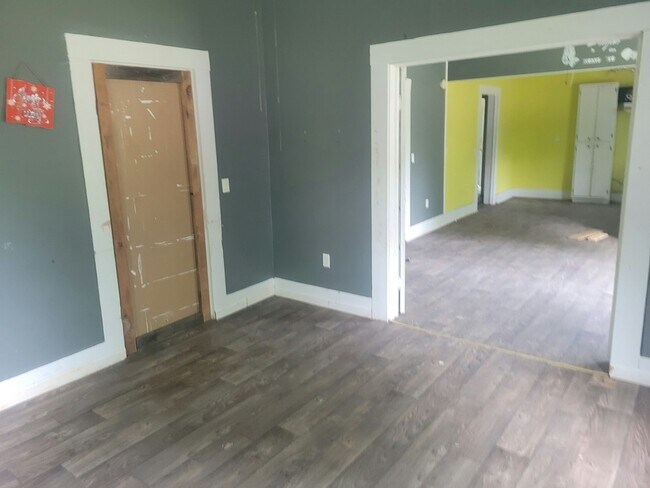 Building Photo - 507 S Middle St