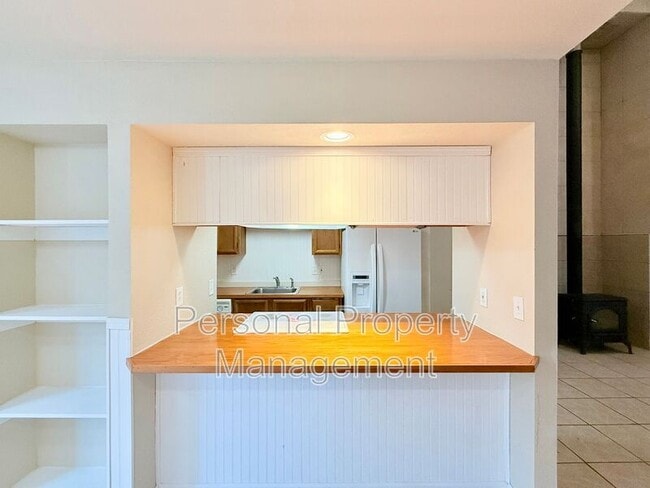 Building Photo - 10303 NE 23rd St