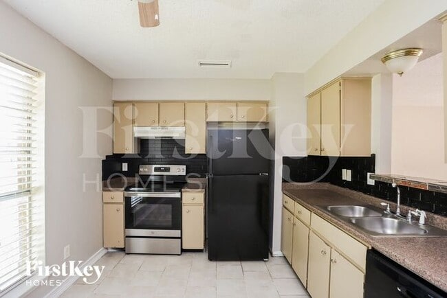 Foto del edificio - 908 Wandering Way Dr
