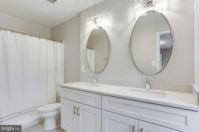 Foto del edificio - 2313 McGregor Ct