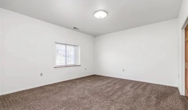 Foto del edificio - 621 Twin Valley Dr