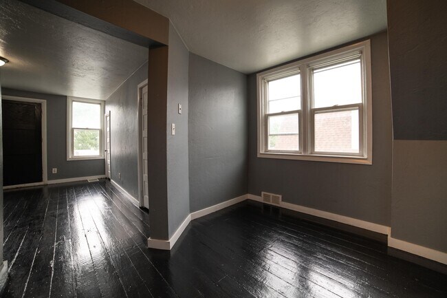 Building Photo - 895 Howard - B