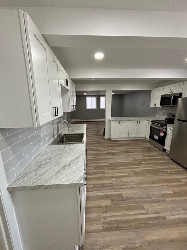 Foto del edificio - 6448 Ward Rd