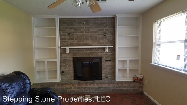 Building Photo - 5205 NW Sherwood Dr
