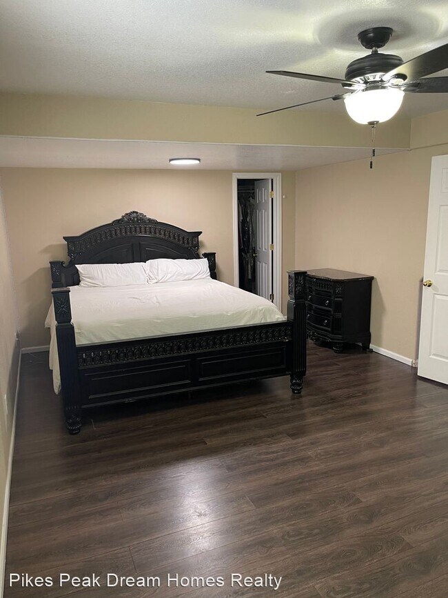 5 br, 2.5 bath House 8671 Silver Glen Drive House for Rent in