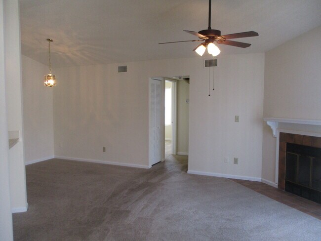 Building Photo - 2208 Rock Cliff Reach