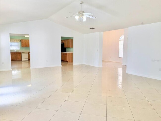 Foto del edificio - 6759 Krenson Oaks Cir