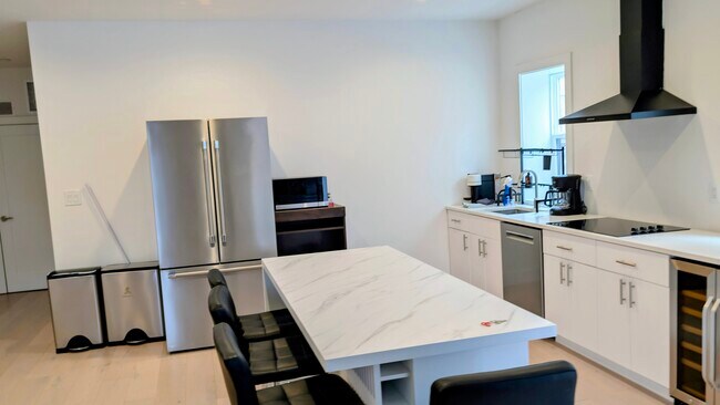 Foto del edificio - 6318 Piney Branch Rd NW