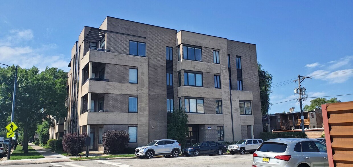 Foto principal - 2409 W Catalpa Ave