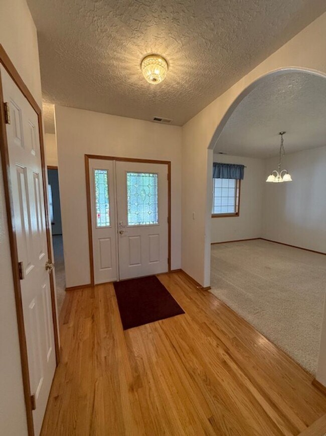 Foto del edificio - 4-bedroom 2.5 Bath McMinnville OR 97128
