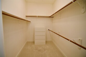 Building Photo - 3015 Bonnebridge Way Blvd