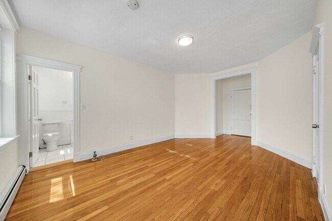 Foto del edificio - 82 Brainerd Rd