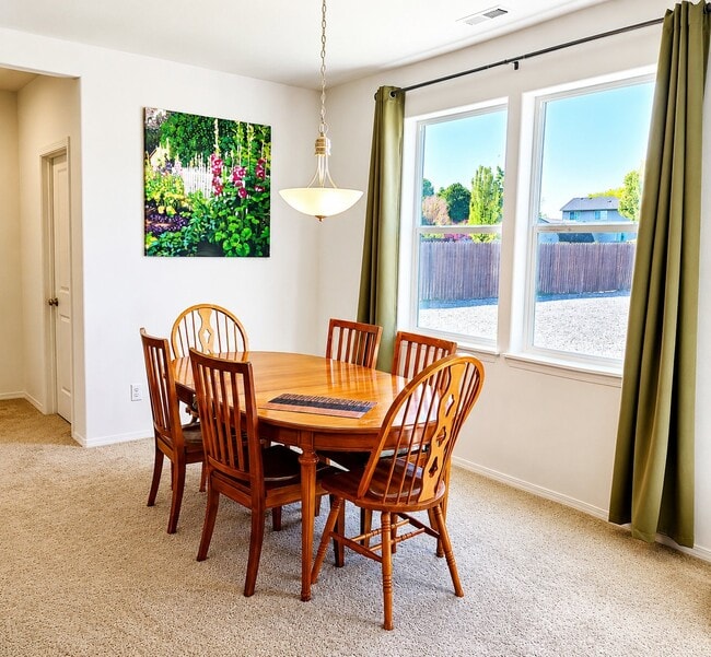 Foto del edificio - 8295 Diamond Point Cir NE