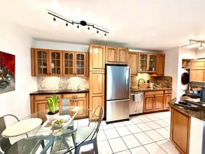 Building Photo - 677 Trace Cir