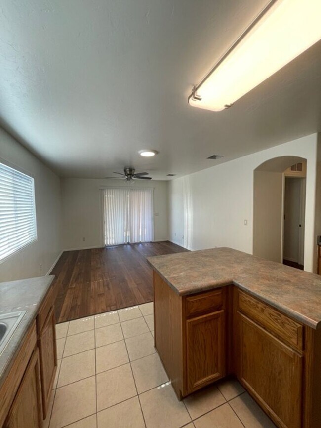 Foto del edificio - 2057 W Silver Meadow Pl