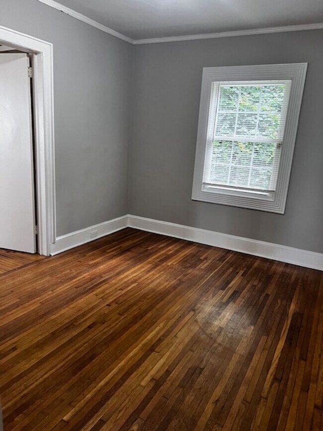 Foto del edificio - 4 bedroom, 2 bathroom house