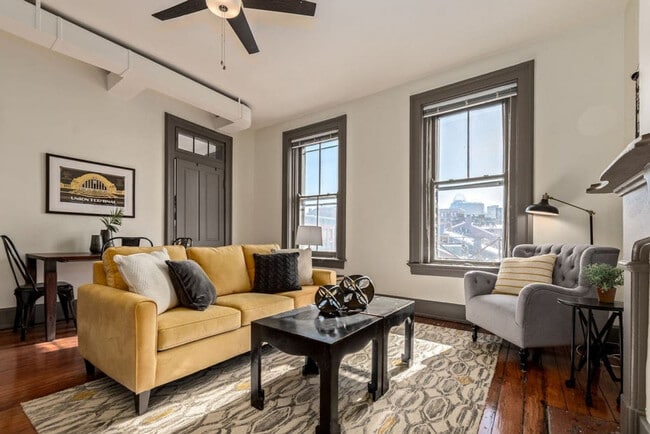 Building Photo - 126 E 13th St