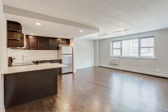 Building Photo - 6119 N Kenmore Ave