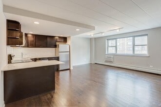 Building Photo - 6119 N Kenmore Ave