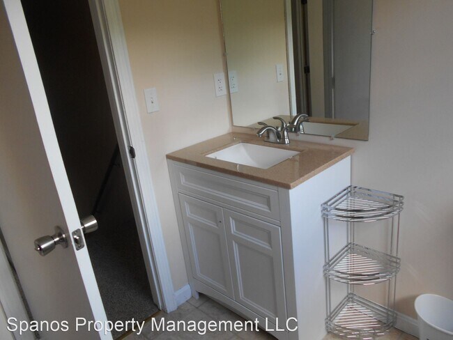Building Photo - 3 br, 1.5 bath House - 100 R  Lane Rd.
