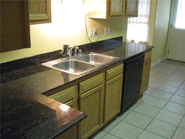 Building Photo - 220 Beasley Dr