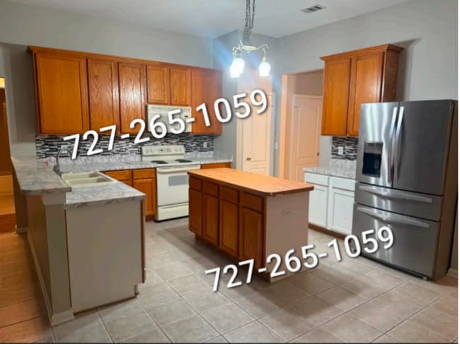 Building Photo - 26000 Risen Star Dr